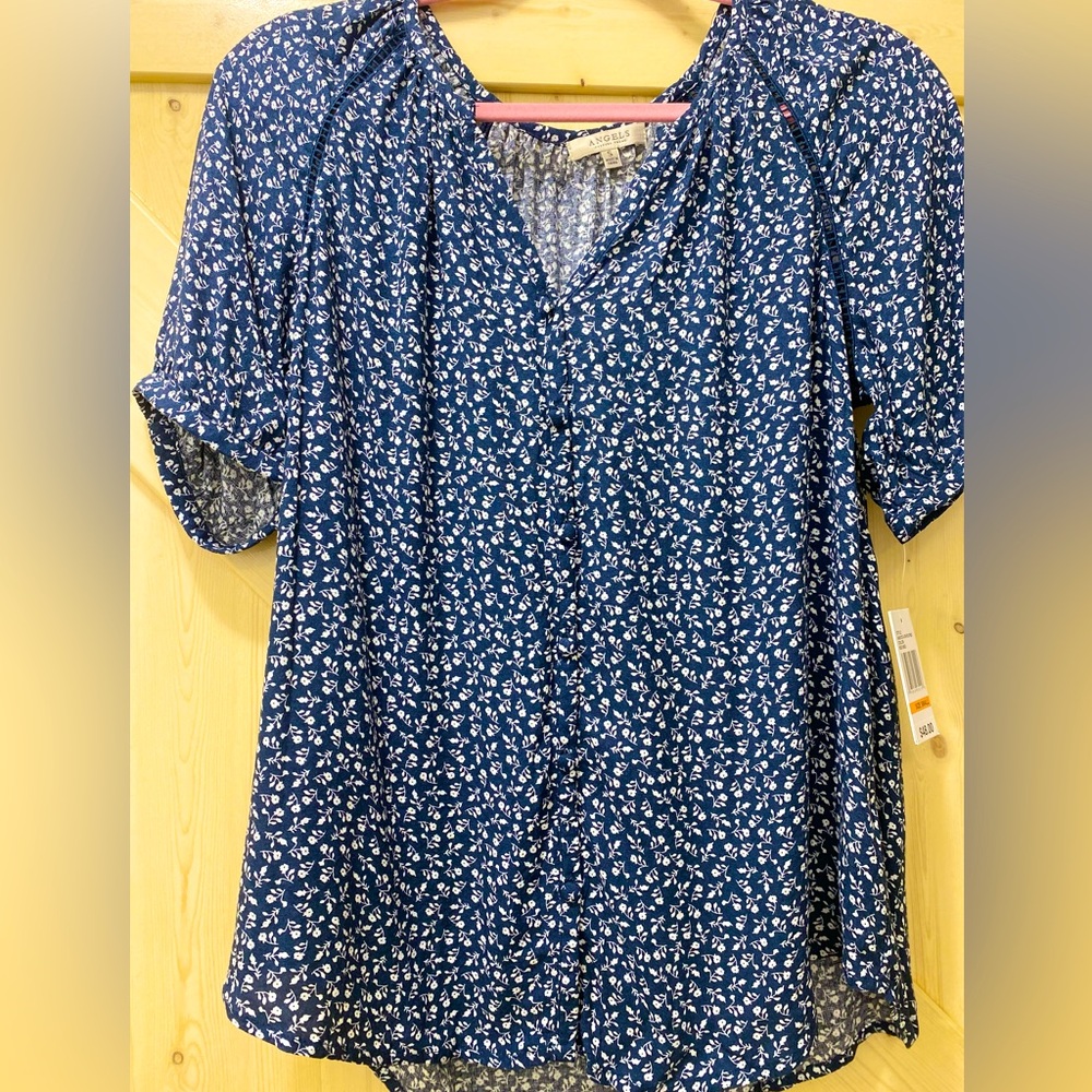 ❤️🥰NWT Angels Forever Whimsical Blue Floral Shortsleeved Button Down Blouse